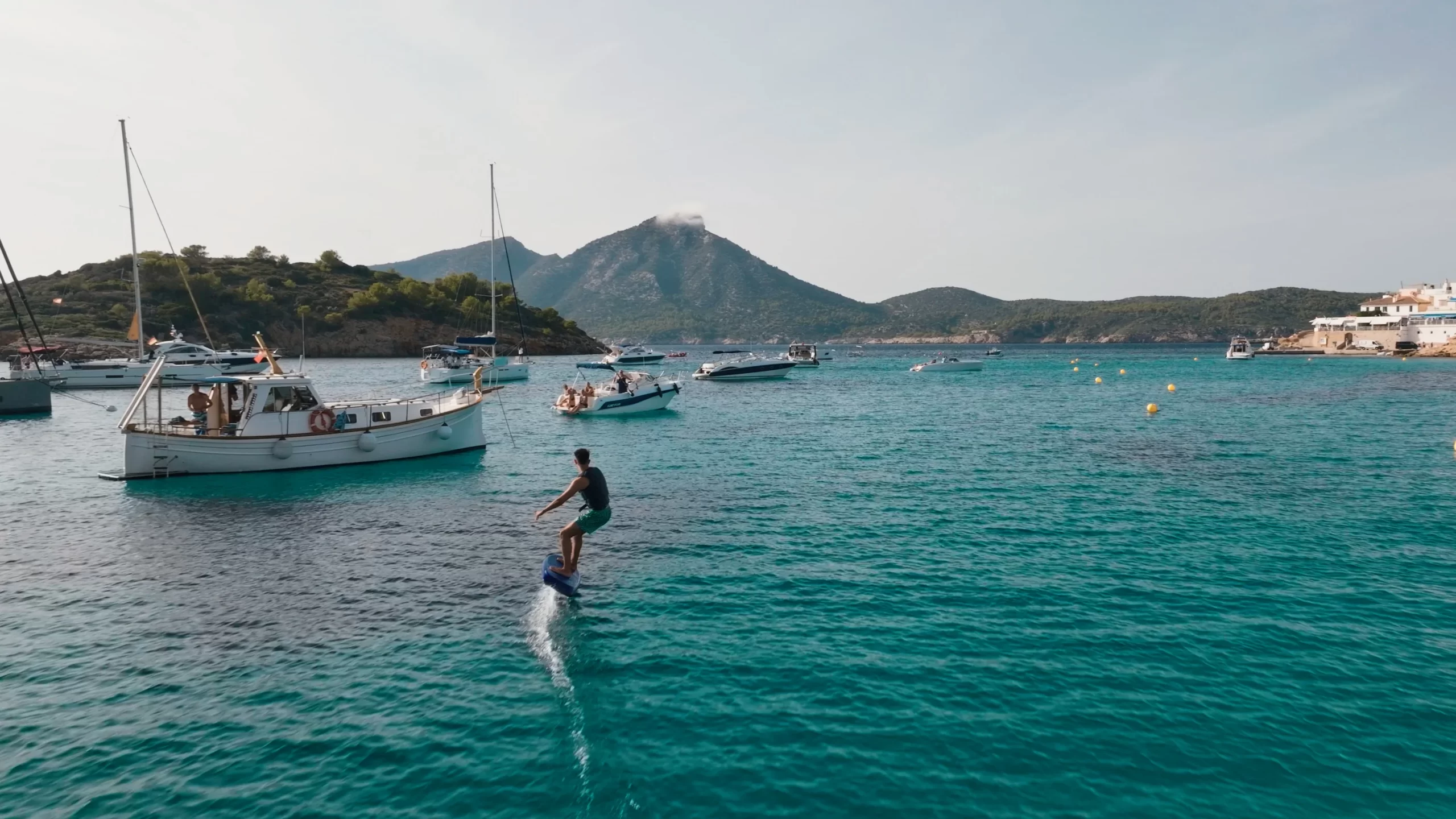 Whitsundays eFoil Adventure | Luxury Fliteboard Sailing Experience not to be missed